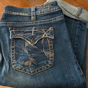 Silver jeans brand Capris size 33